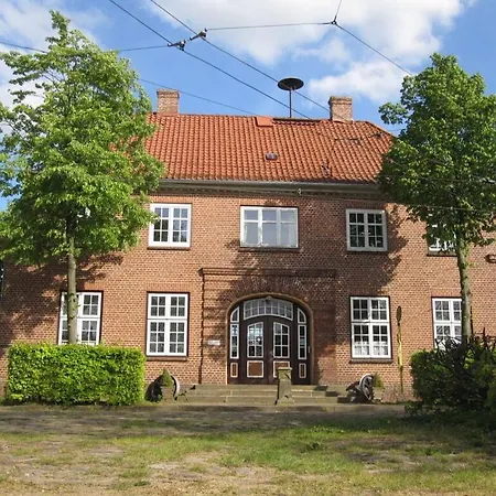 Holiday home Hoppetosse Comfortable Schonberger Strand